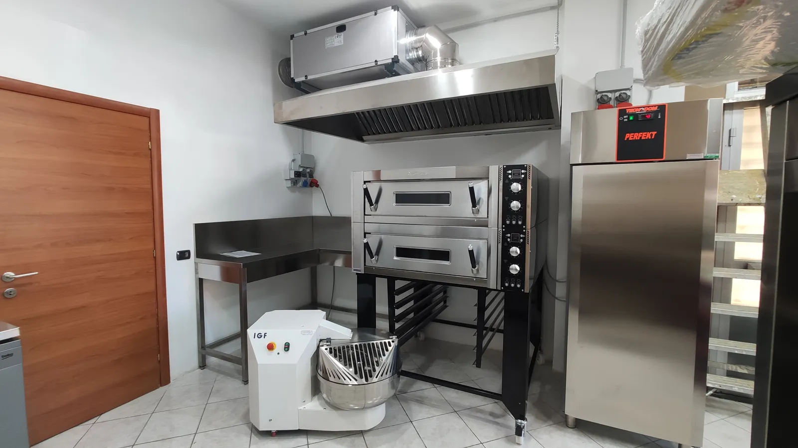 Pizza Al Tegamino - forno-impastatrice-igf-impianto-aspirazione-2.webp